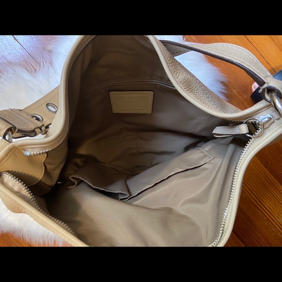 Coach tan leather purse - Picture 8 of 8